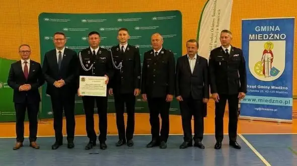 Nowy zestaw pralniczy w OSP Woźniki – 48 tys. zł na zdrowie strażaków