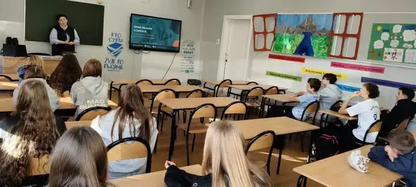 Warsztaty o deepfake’ach i prawie w sieci w szkole w Koszęcinie