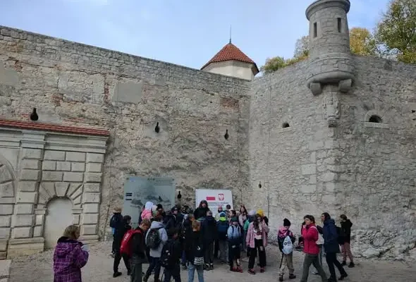 Piątoklasiści z Koszęcina odkrywali uroki Ojcowa