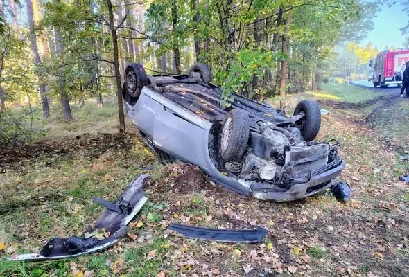 Zdarzenie drogowe na DW 908 między Piaskiem a Sośnicą – akcja strażaków z OSP Woźniki