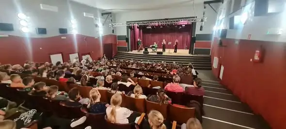 Uczniowie z Koszęcina odkrywali tajemnice muzyki z Filharmonią Częstochowską