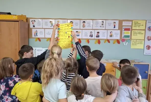 Międzynarodowy Dzień Bibliotek Szkolnych w SP Woźniki – święto z Kubusiem Puchatkiem